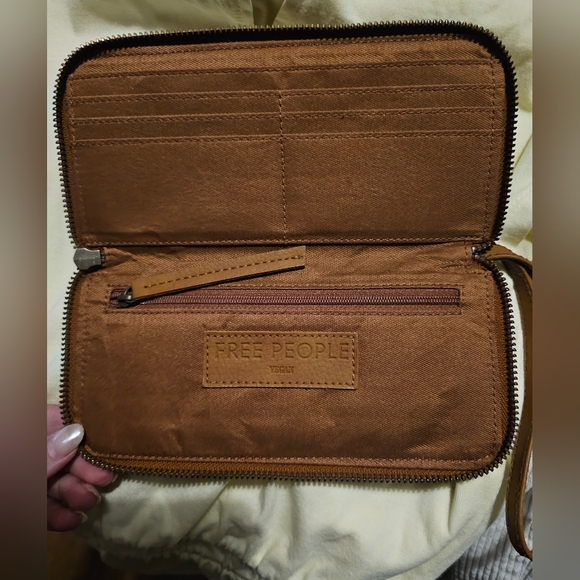 Free People NWT Tan Leather Wallet - Picture 3 of 3